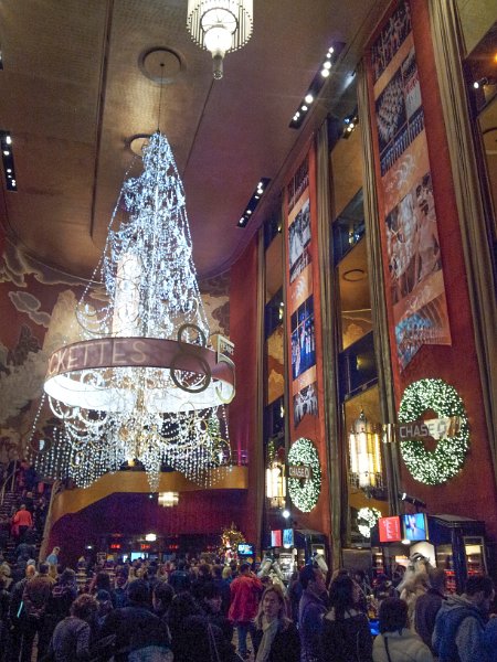 Radio_City_Theater_lobby.jpg - User comments